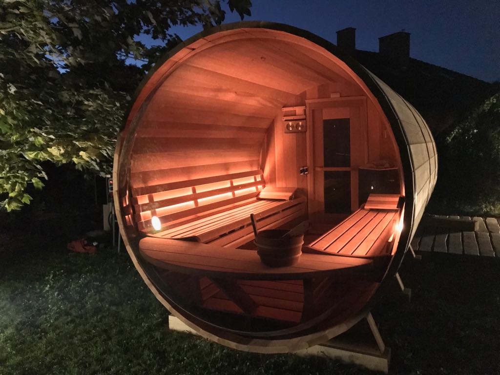 Bubble window sauna