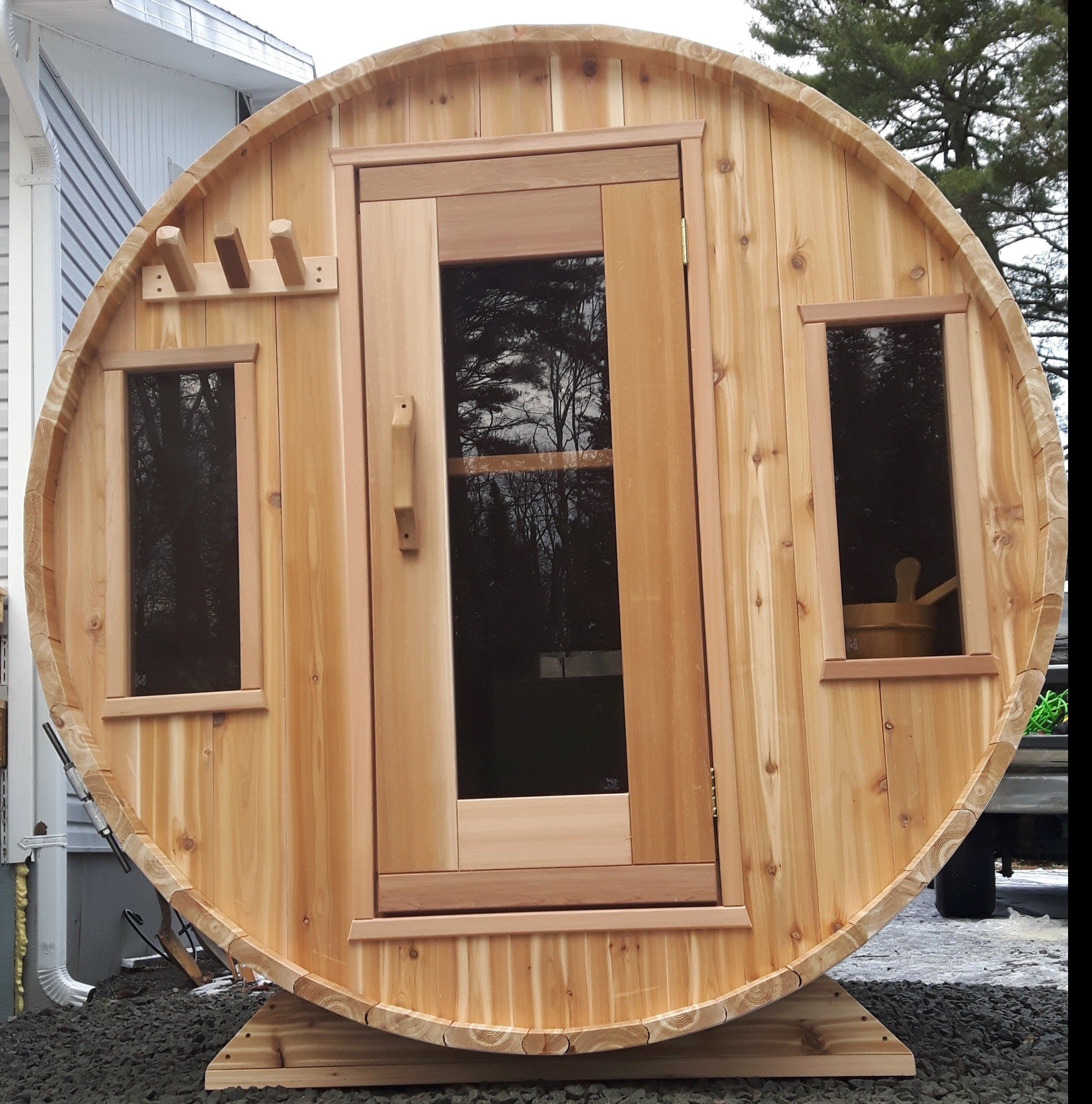 Knotty Barrel sauna with 2 windows