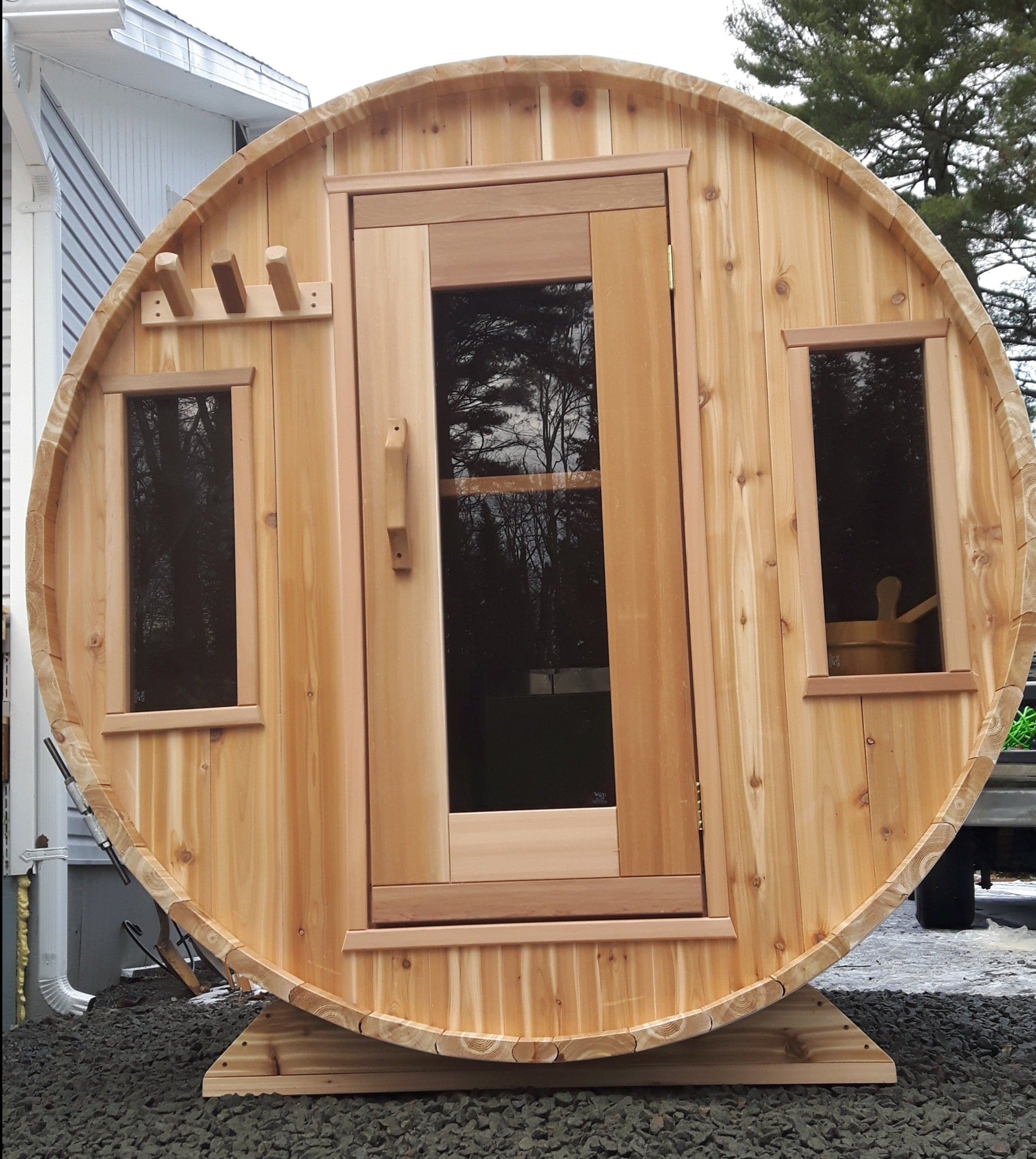 Knotty Barrel sauna with 2 windows 