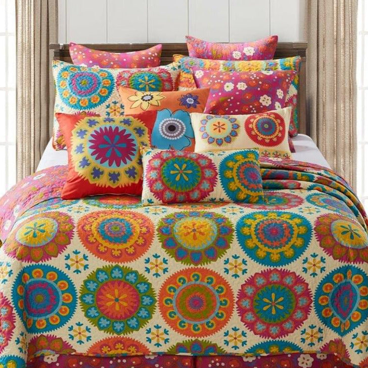 Suri Quilt with Added Throw Pillows